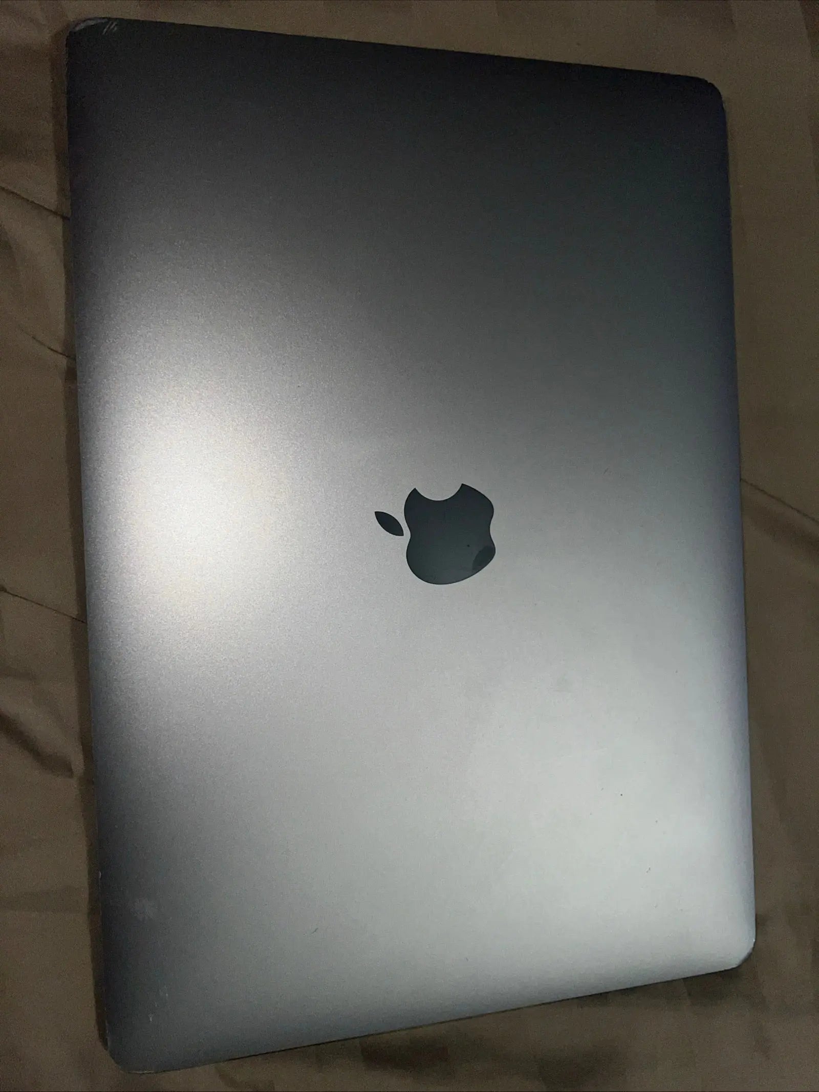 MacBook Pro 2017 I5 2.3ghz 8GBRAM 256GB HARD DRIVE 13 inch space gray excellent condition This and that must haves