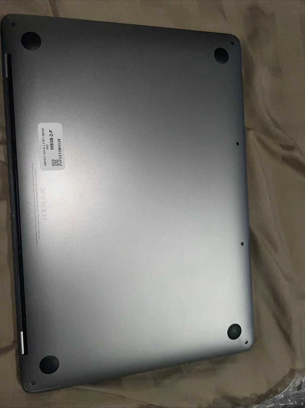 MacBook Pro 2017 I5 2.3ghz 8GBRAM 256GB HARD DRIVE 13 inch space gray excellent condition This and that must haves