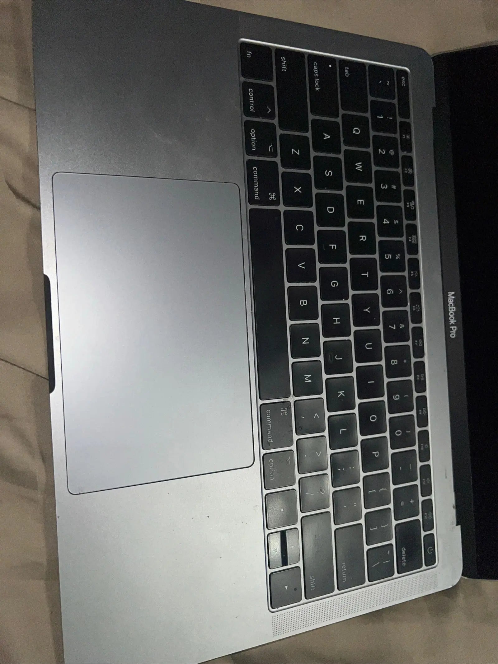 MacBook Pro 2017 I5 2.3ghz 8GBRAM 256GB HARD DRIVE 13 inch space gray excellent condition This and that must haves