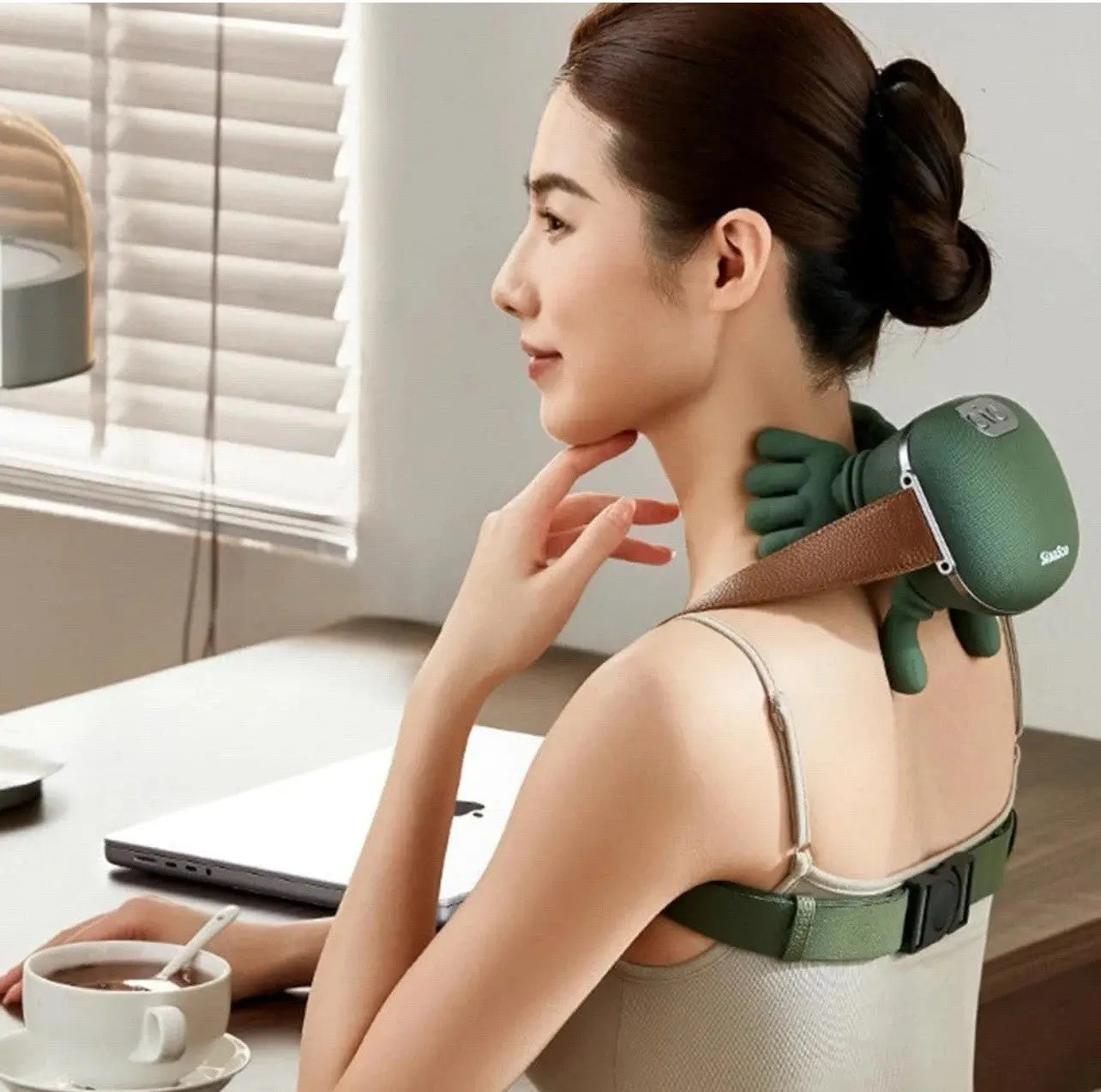 New smart  Massager, Heat Neck Massagers, Deep Tissue Kneading Shiatsu Authentic