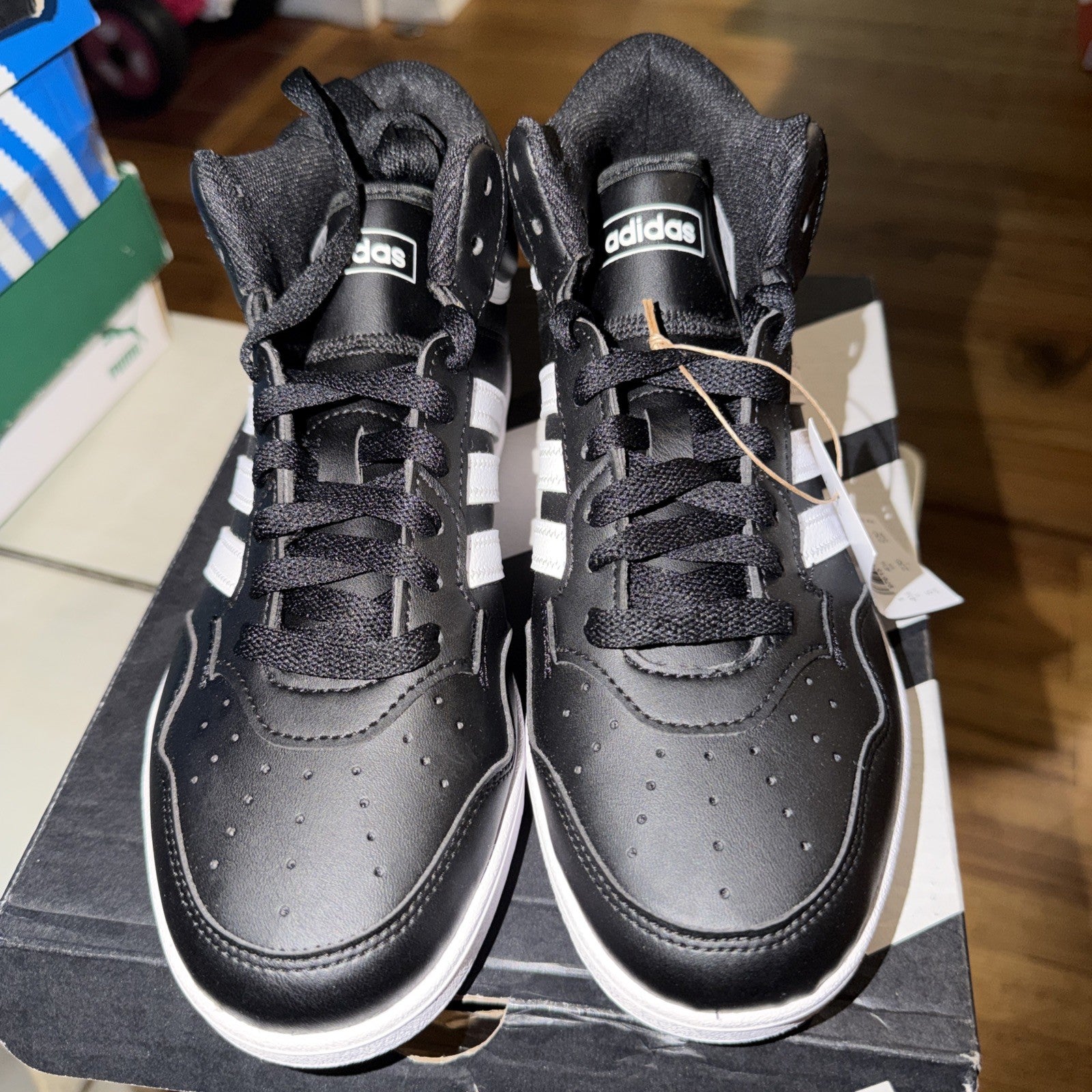 adidas Hoops Mid J Black White Size 5Y JI3477