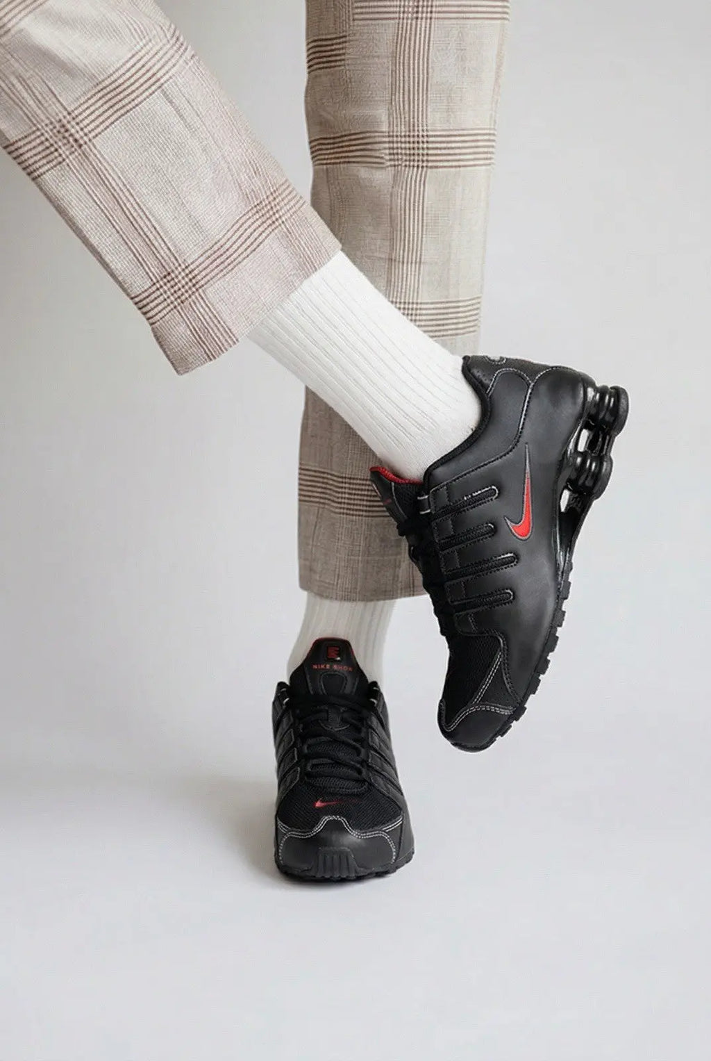 Nike Shox NZ Black Varsity Red Shoes Sneakers Size 9.5 Men