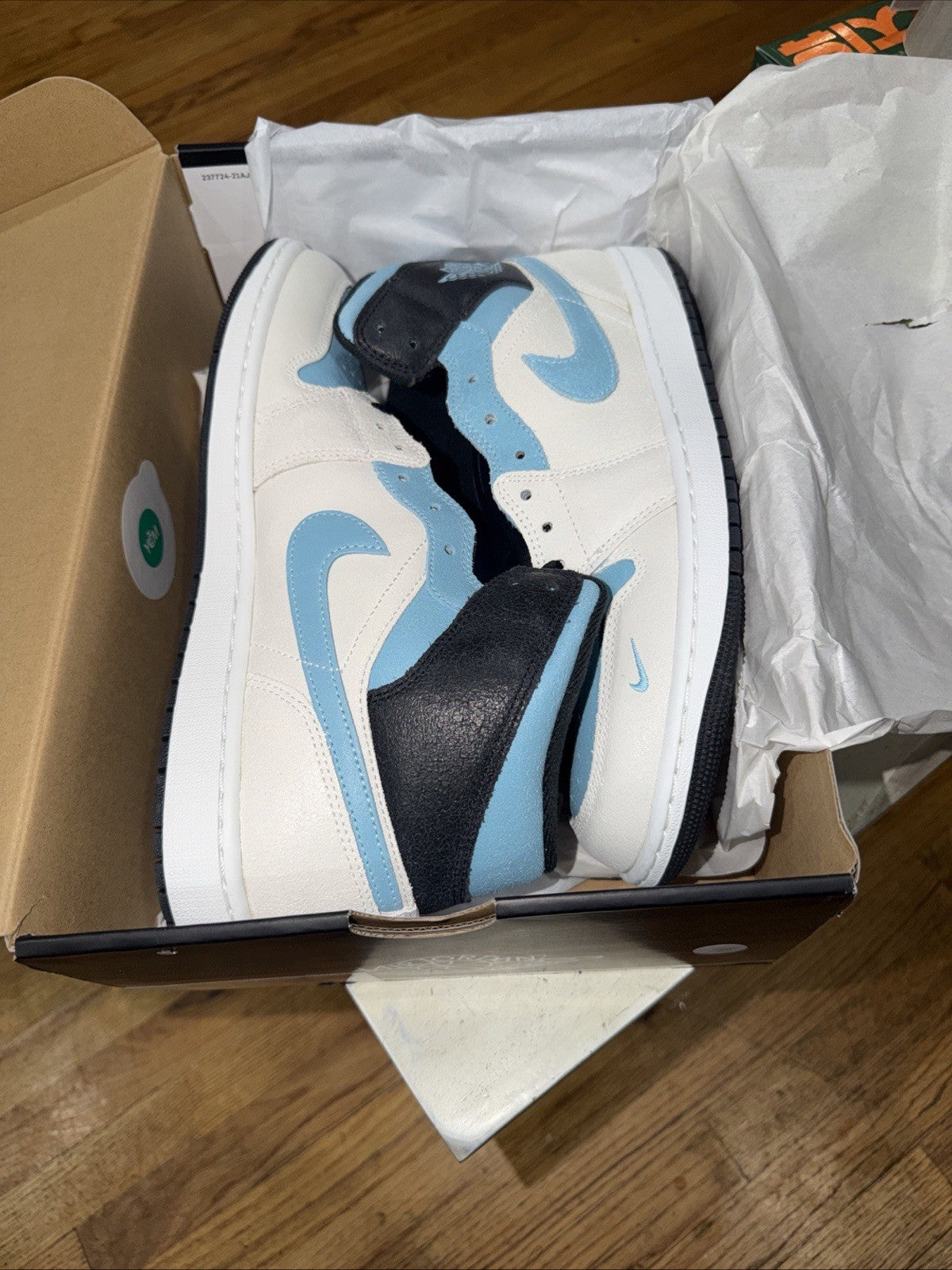Air Jordan 1 Mid SE Summit White/Blue Chill Black Size 11 Shoes