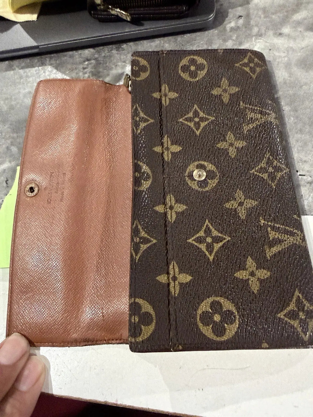 Louis Vuitton Monogram Pochette Sarah Long Wallet 100% Authentic Comes With Coa