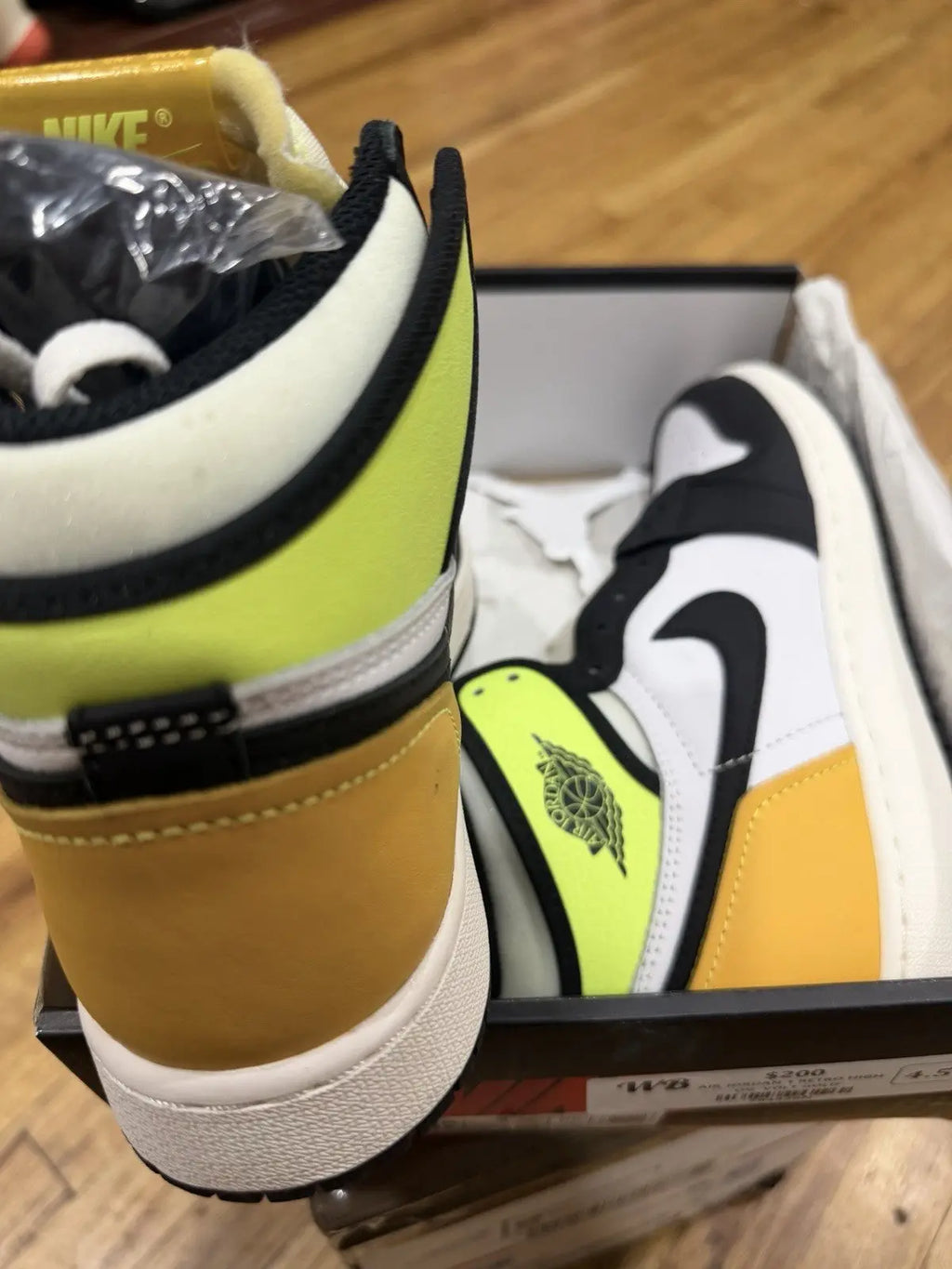 Air Jordan 1 Retro High OG Sneakers Volt Gold 555088-118 Size 4.5y Shoes