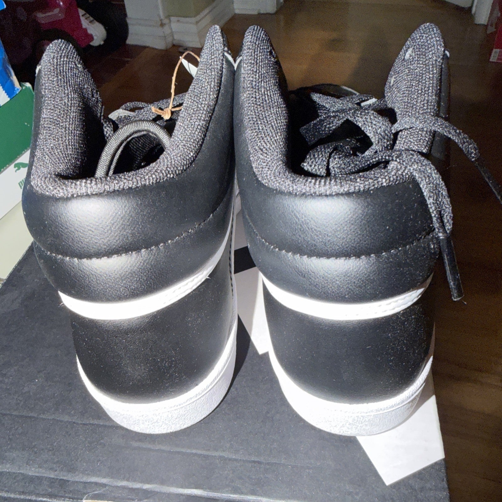 adidas Hoops Mid J Black White Size 5Y JI3477