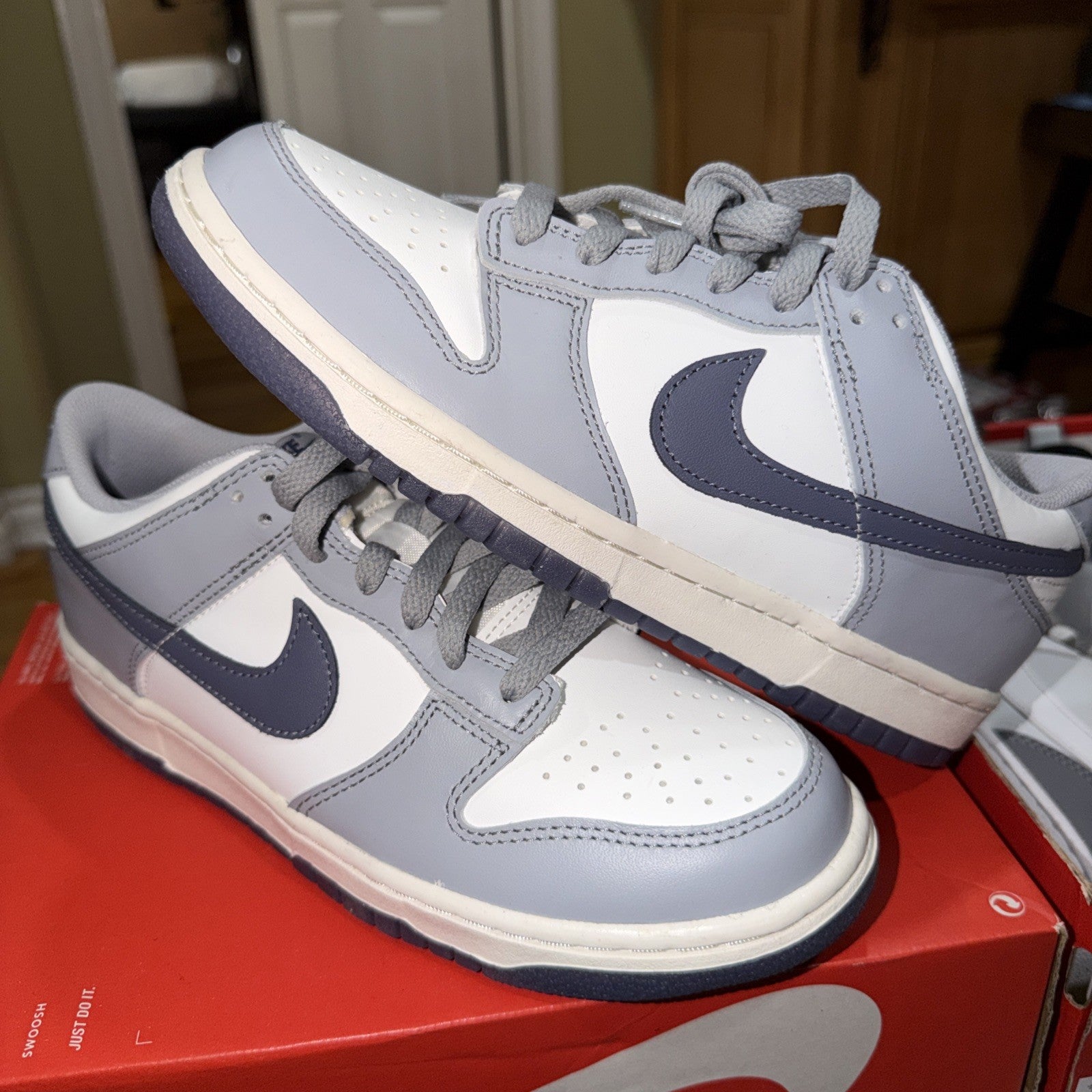 **NEW Nike Dunk Low Summit White Light Carbon Grey (FB9109 101) GS Size 7Y