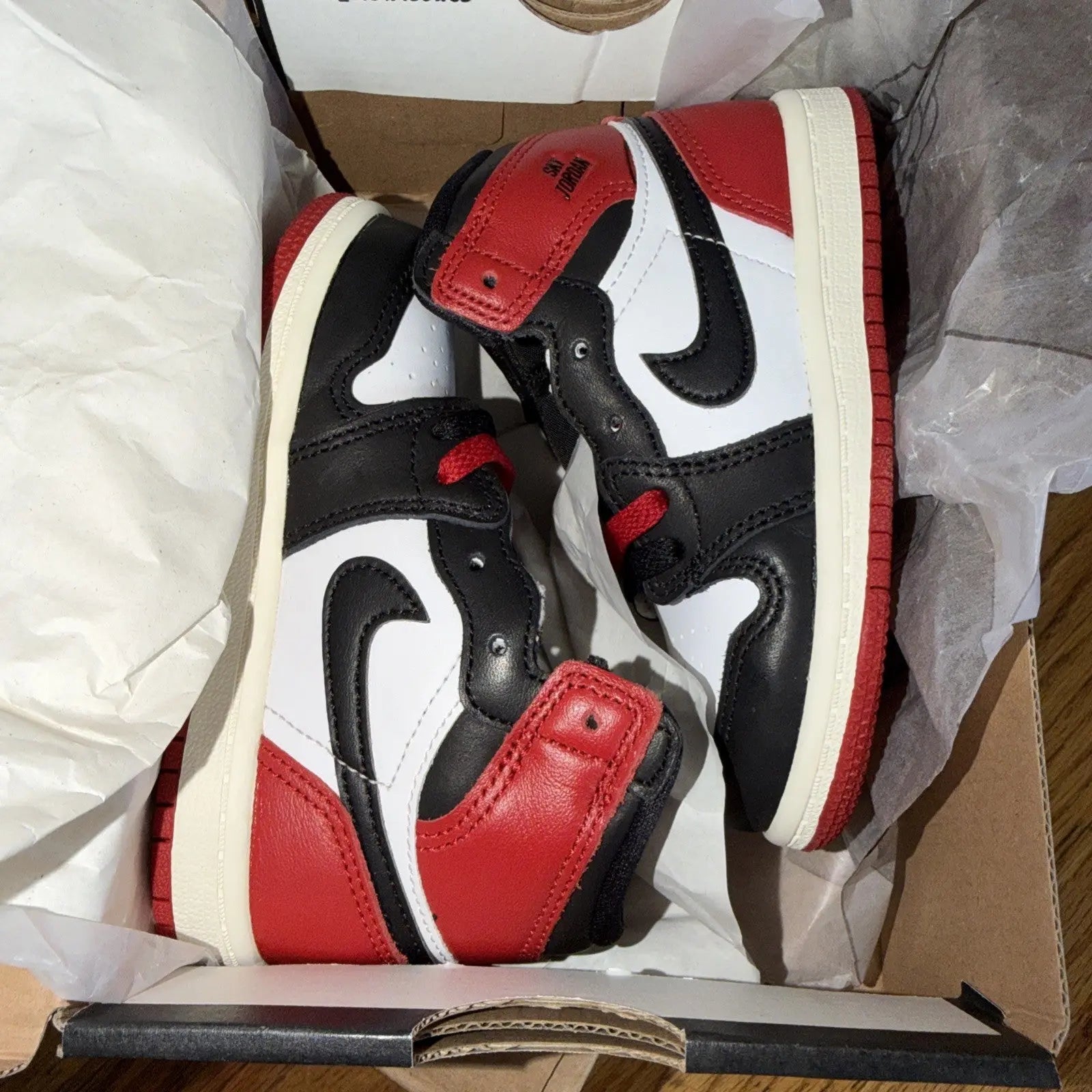 Nike Air Jordan 1 Retro OG White Black Red FD1413-106 Size 8c