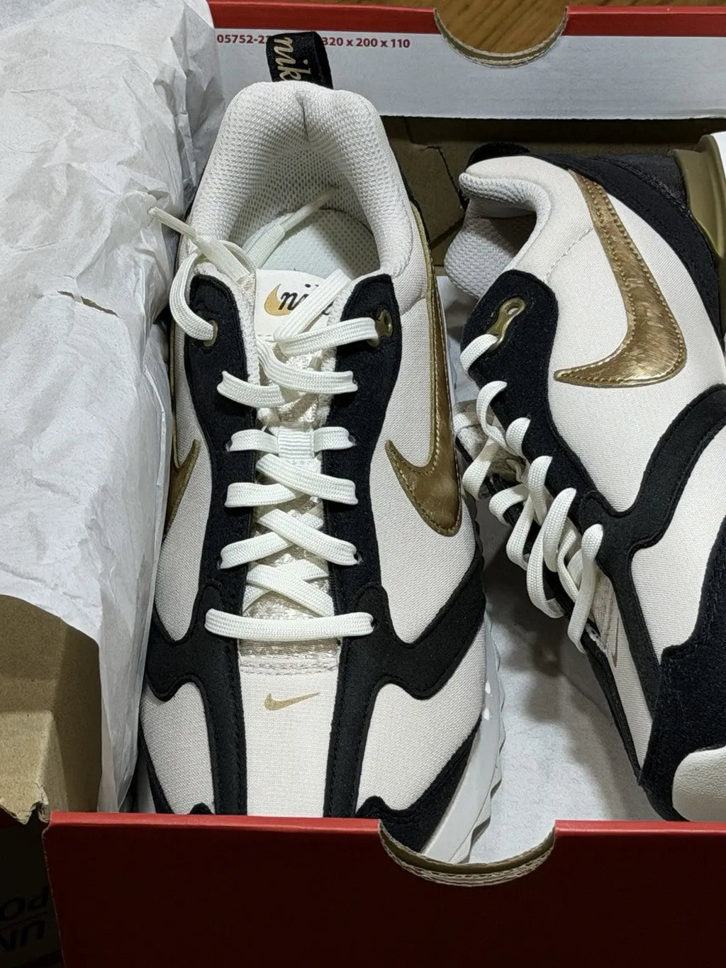 Nike Air Max Dawn Lt Orewood Brn Metallic Gold Size 8 Woman’s Shoes
