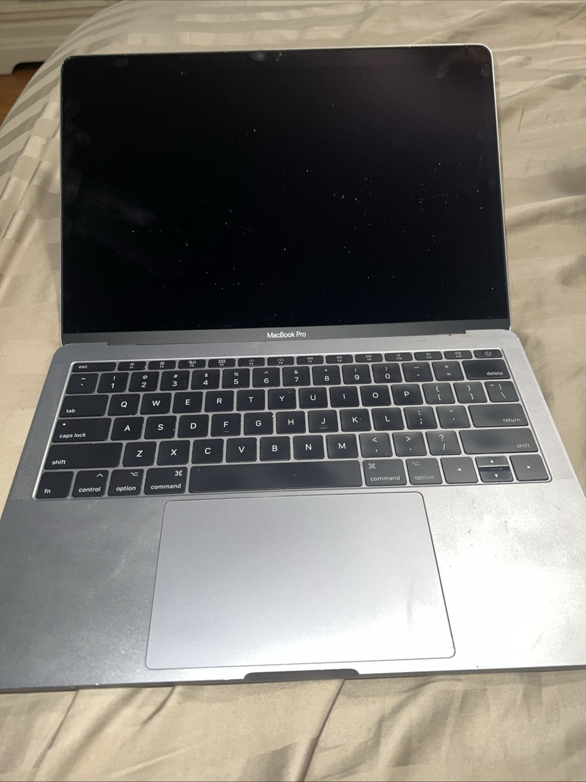 Apple MacBook Pro 13" (256GB SSD, Intel Core i5 7th Gen., 2.30 GHz, 8GB RAM)...
