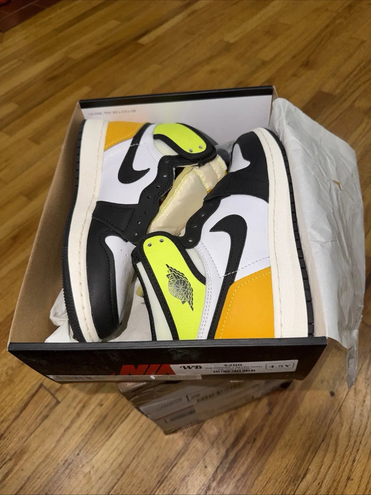 Air Jordan 1 Retro High OG Sneakers Volt Gold 555088-118 Size 4.5y Shoes