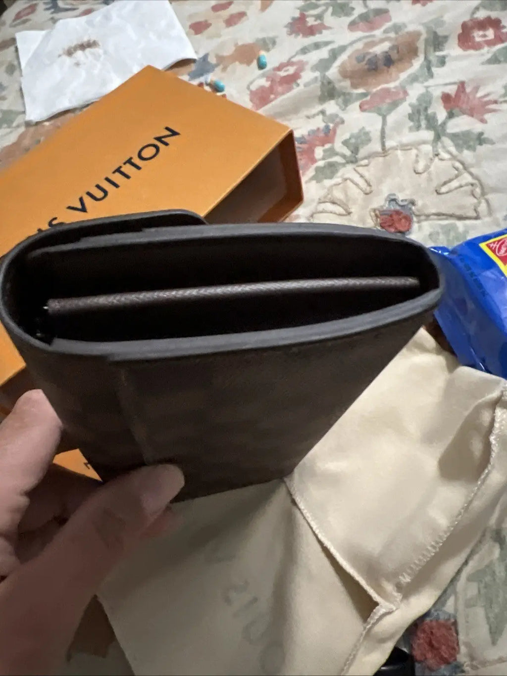 Louis Vuitton Sarah Wallet Monogram  100%  Authentic
