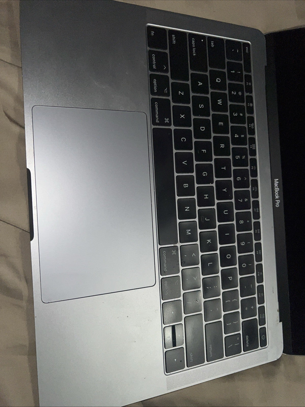 Apple MacBook Pro 13" (256GB SSD, Intel Core i5 7th Gen., 2.30 GHz, 8GB RAM)...