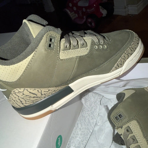 Air Jordan 3 Retro Gs Size 5Y Medium Olive