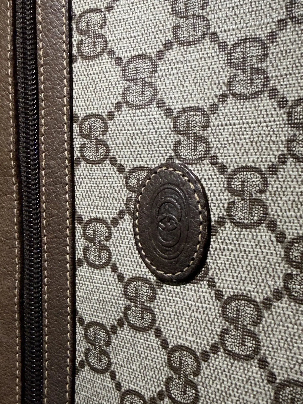 Authentic Gucci Supreme GG Clutch Medium Size Immaculate Condition Looks New