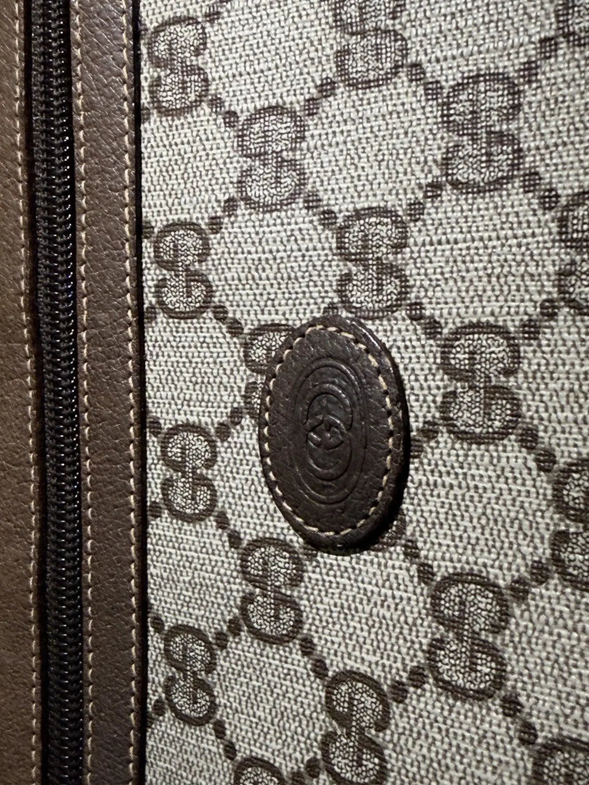 Authentic Gucci Supreme GG Clutch Medium Size Immaculate Condition Looks New