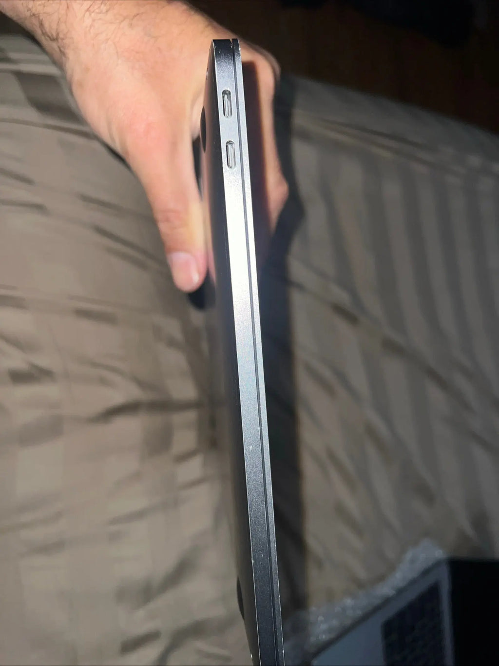 MacBook Pro 2017 I5 2.3ghz 8GBRAM 256GB HARD DRIVE 13 inch space gray excellent condition This and that must haves