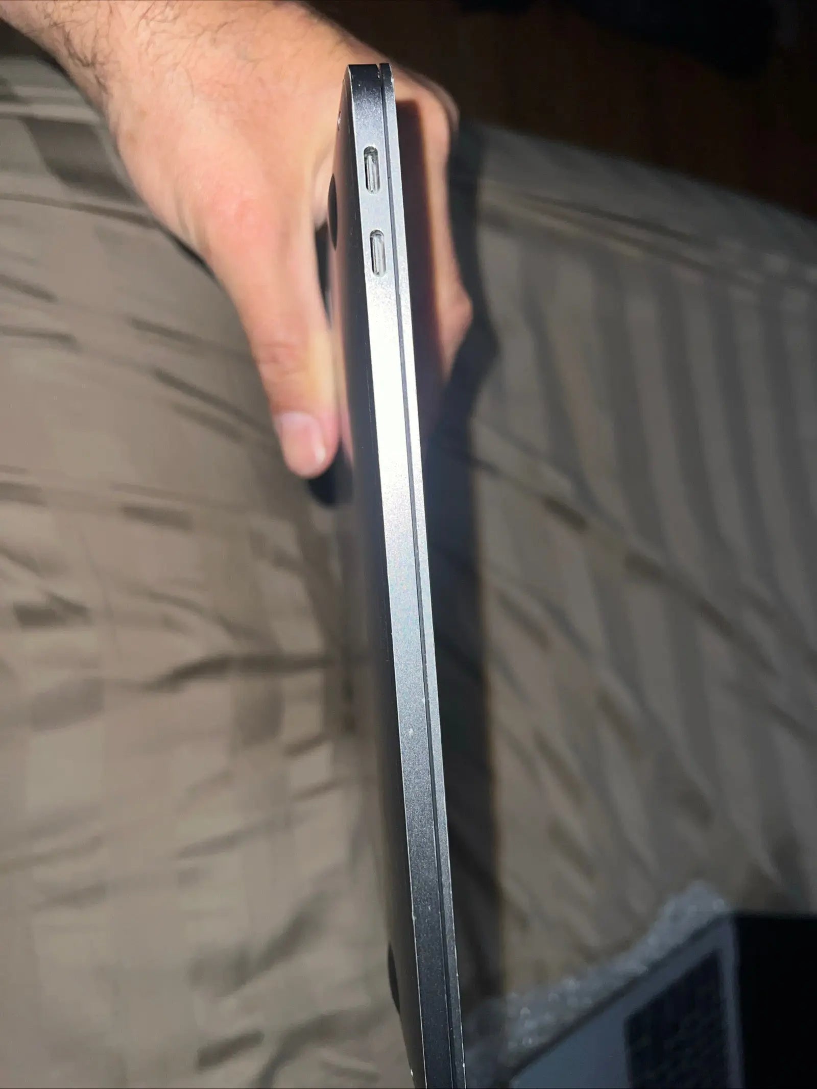 MacBook Pro 2017 I5 2.3ghz 8GBRAM 256GB HARD DRIVE 13 inch space gray excellent condition This and that must haves