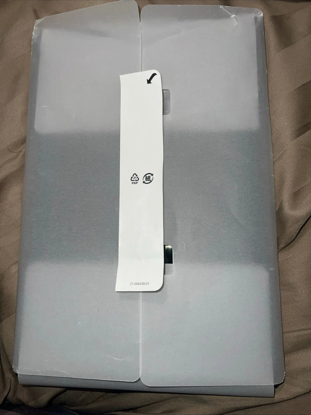 MacBook Pro 2017 I5 2.3ghz 8GBRAM 256GB HARD DRIVE 13 inch space gray excellent condition This and that must haves