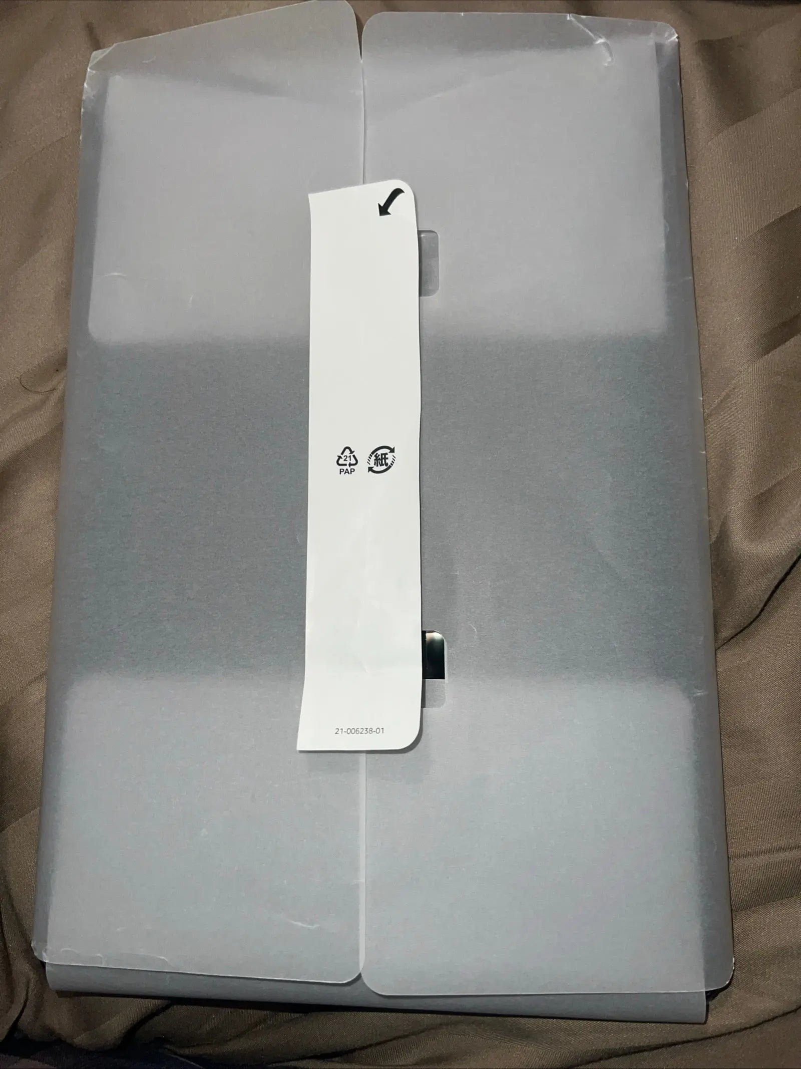 MacBook Pro 2017 I5 2.3ghz 8GBRAM 256GB HARD DRIVE 13 inch space gray excellent condition This and that must haves