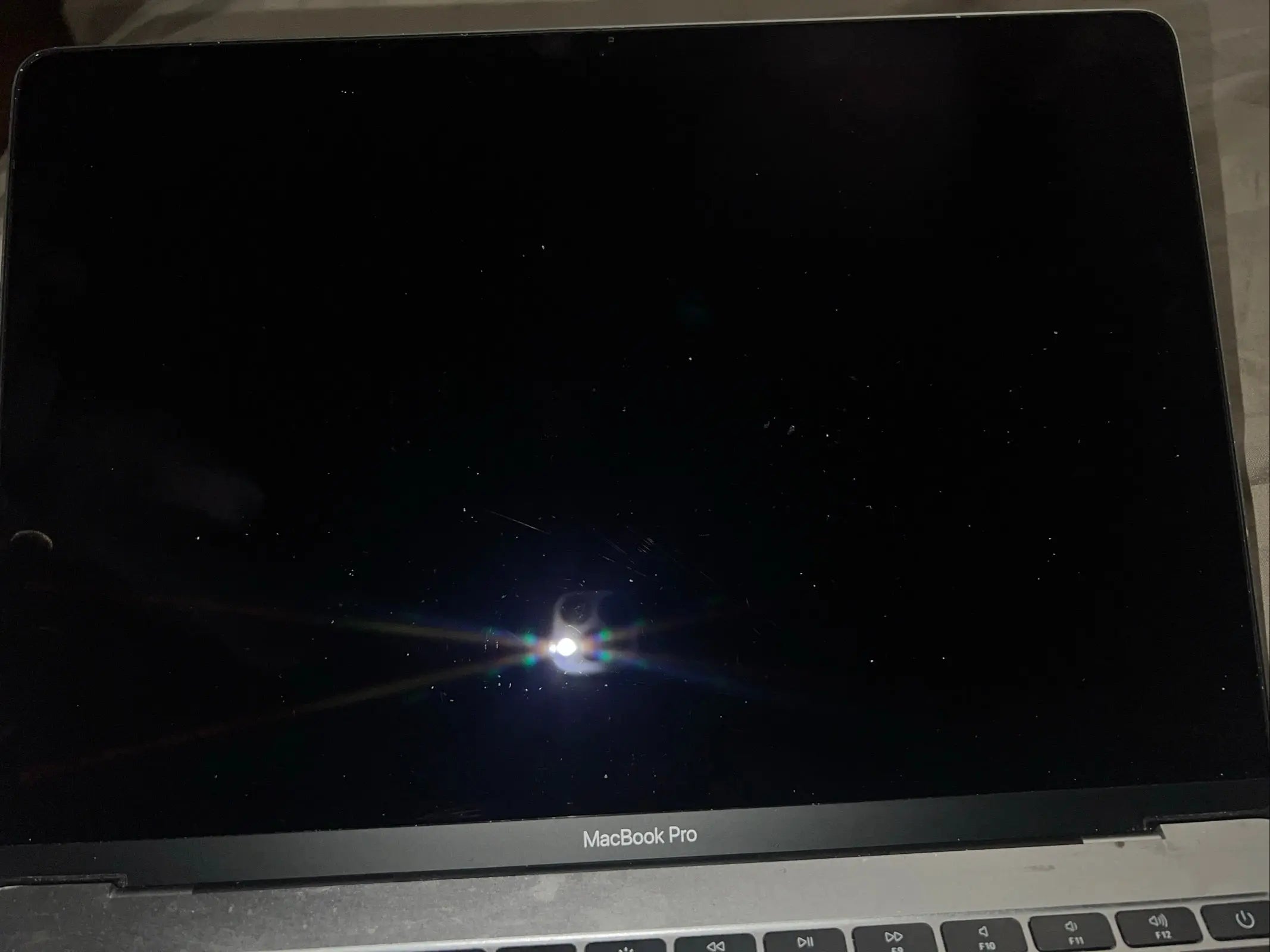 MacBook Pro 2017 I5 2.3ghz 8GBRAM 256GB HARD DRIVE 13 inch space gray excellent condition This and that must haves